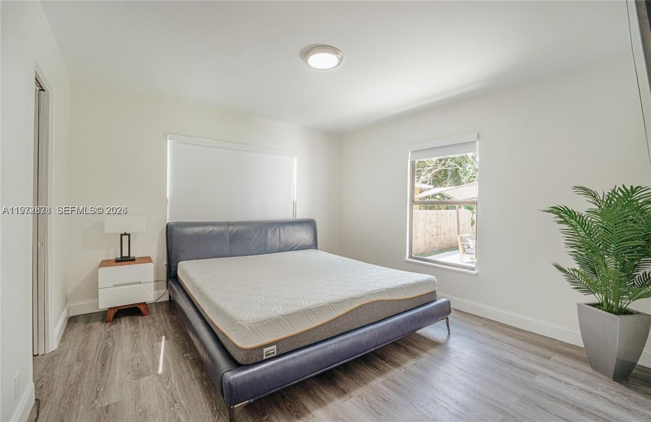 11080 Peachtree Dr , Miami, FL 33161 Photo