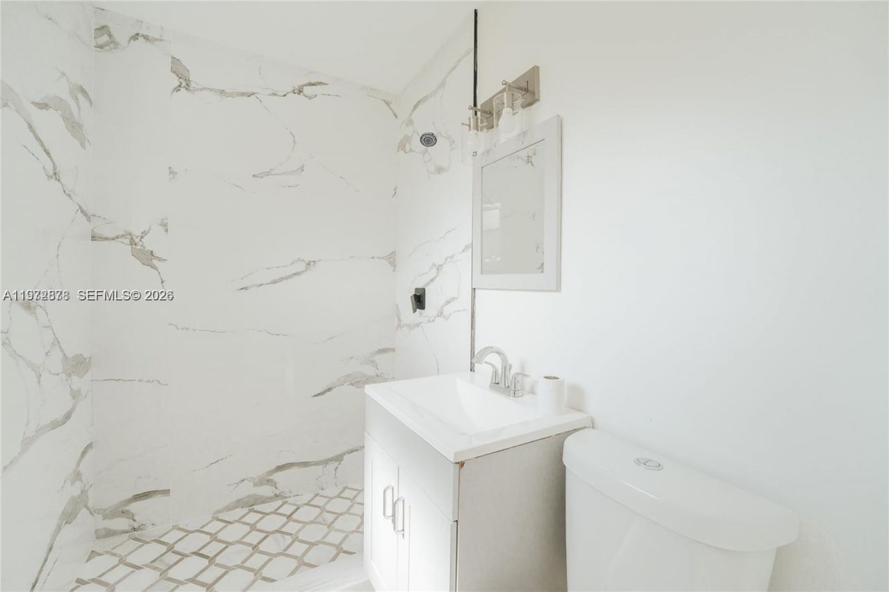 11080 Peachtree Dr , Miami, FL 33161 Photo