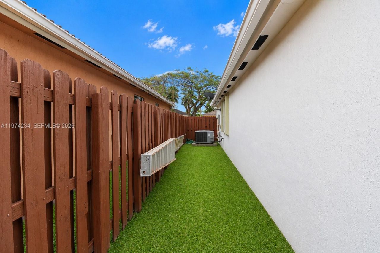 9437 SW 183rd Ter, Palmetto Bay, FL 33157 Photo