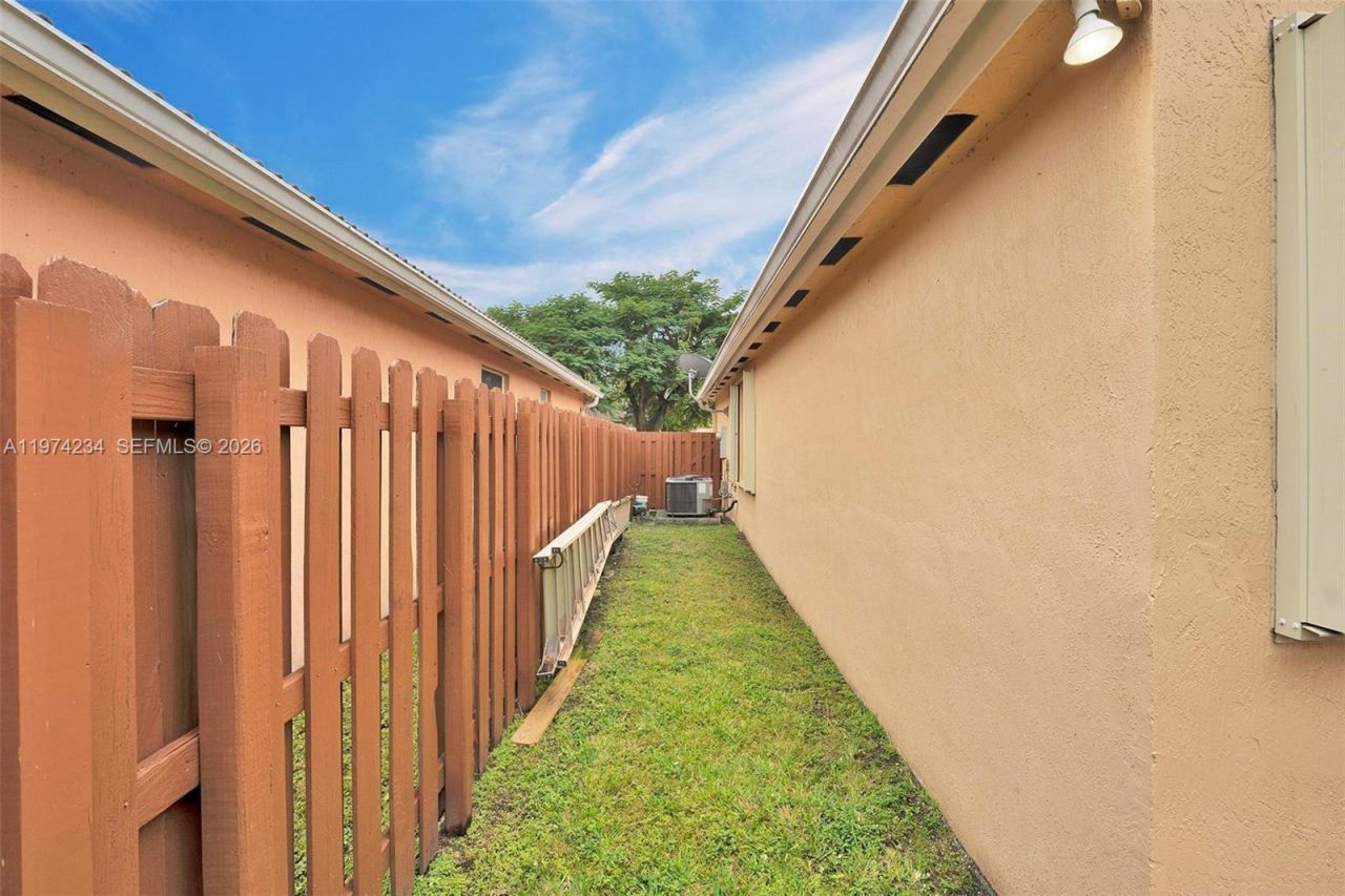 9437 SW 183rd Ter , Palmetto Bay, FL 33157 Photo