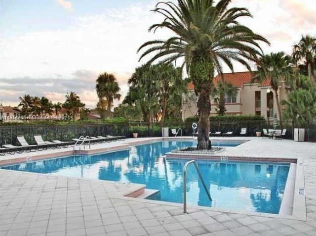 3390 N Pinewalk Dr N, Unit 1038, Margate, FL 33063 Photo