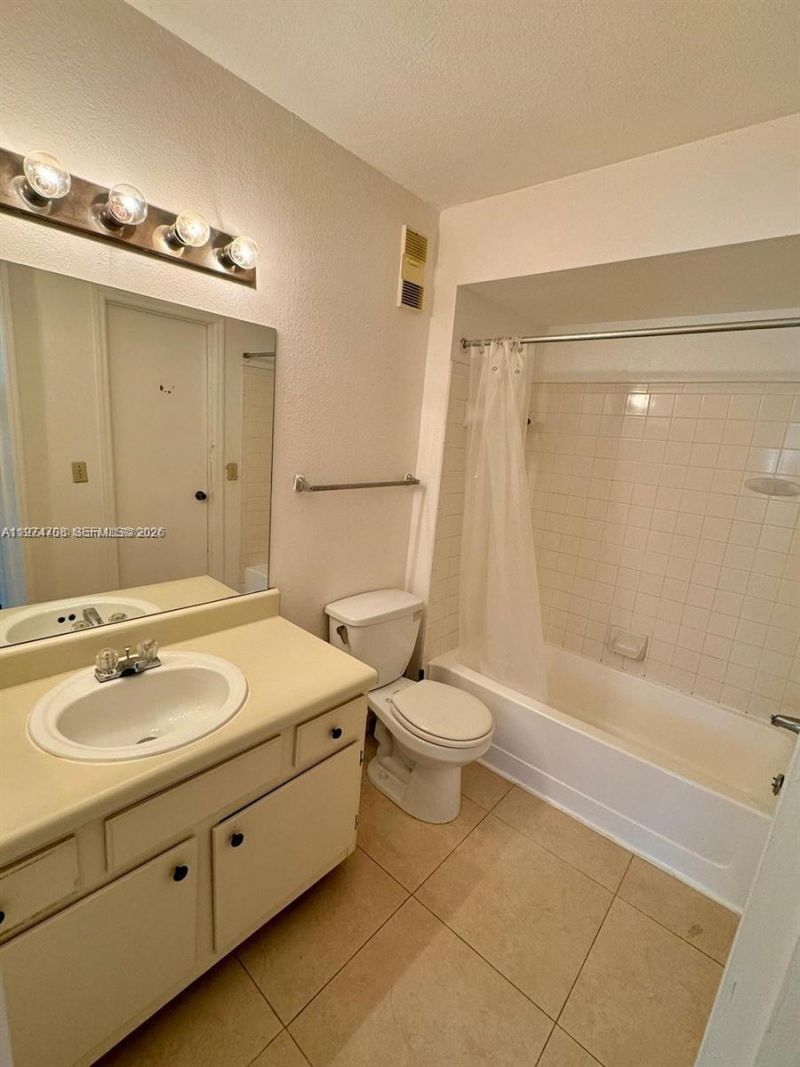 3390 N Pinewalk Dr N, Unit 1038, Margate, FL 33063 Photo