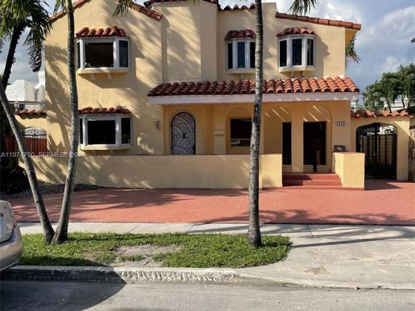1727 SW 11th Ter , Miami, FL 33135