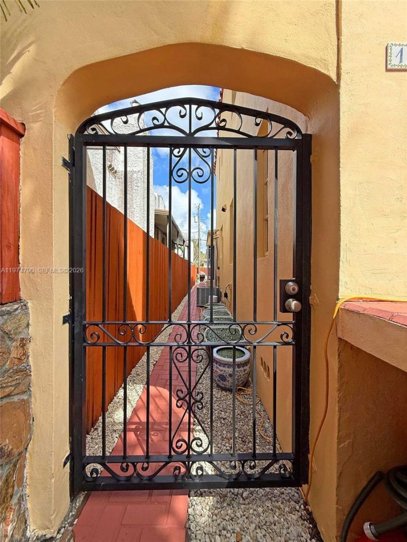 1727 SW 11th Ter, Miami, FL 33135 Photo