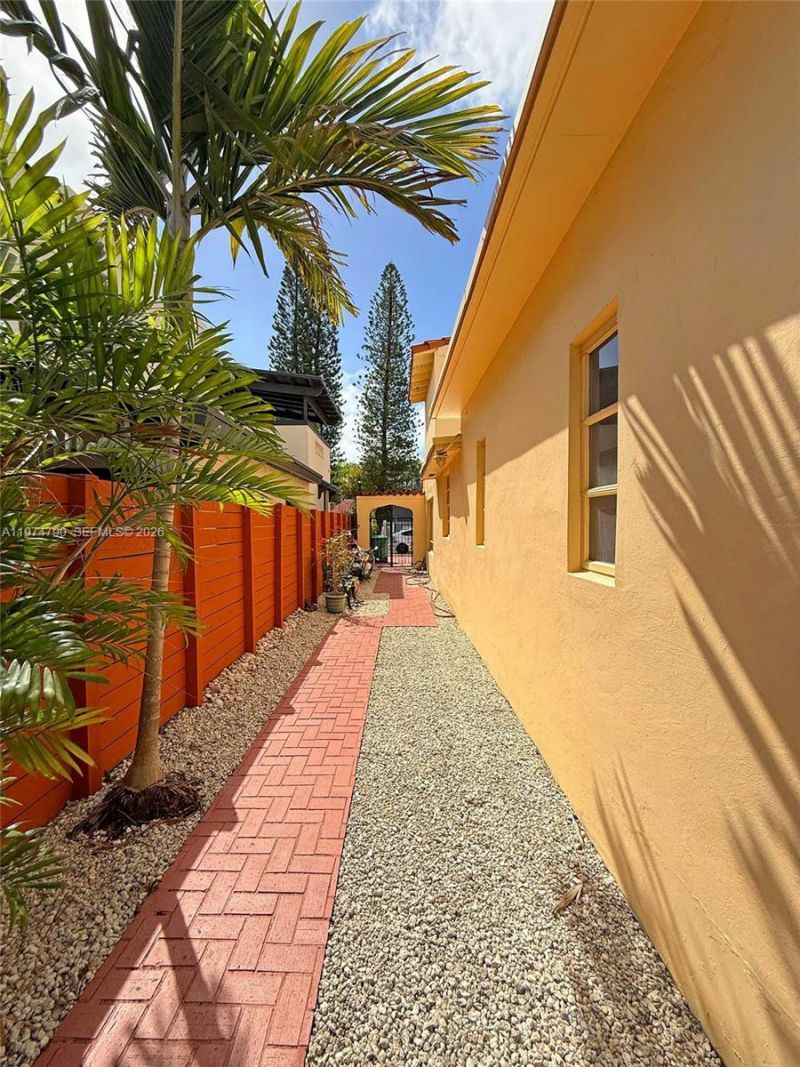 1727 SW 11th Ter, Miami, FL 33135 Photo