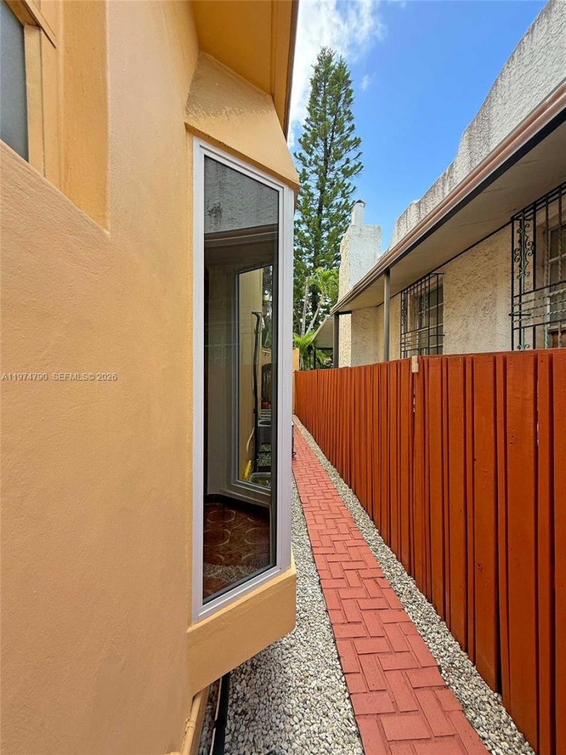 1727 SW 11th Ter, Miami, FL 33135 Photo