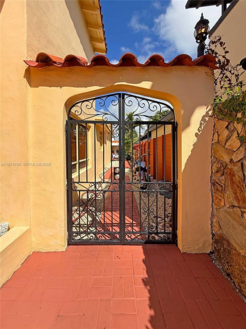 1727 SW 11th Ter, Miami, FL 33135 Photo