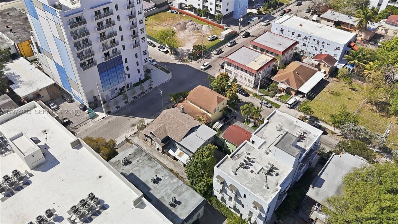 667 NW 1st St, Miami, FL 33128 Photo