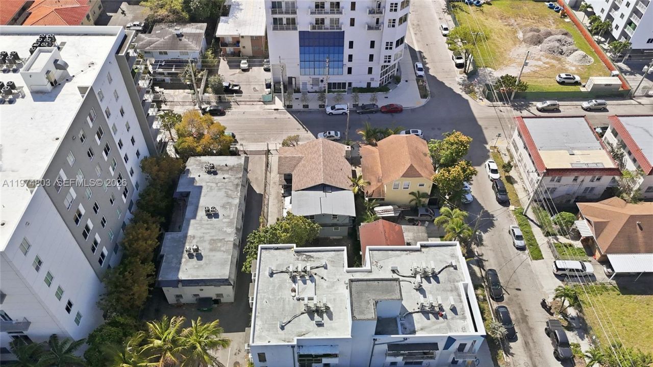 667 NW 1st St, Miami, FL 33128 Photo