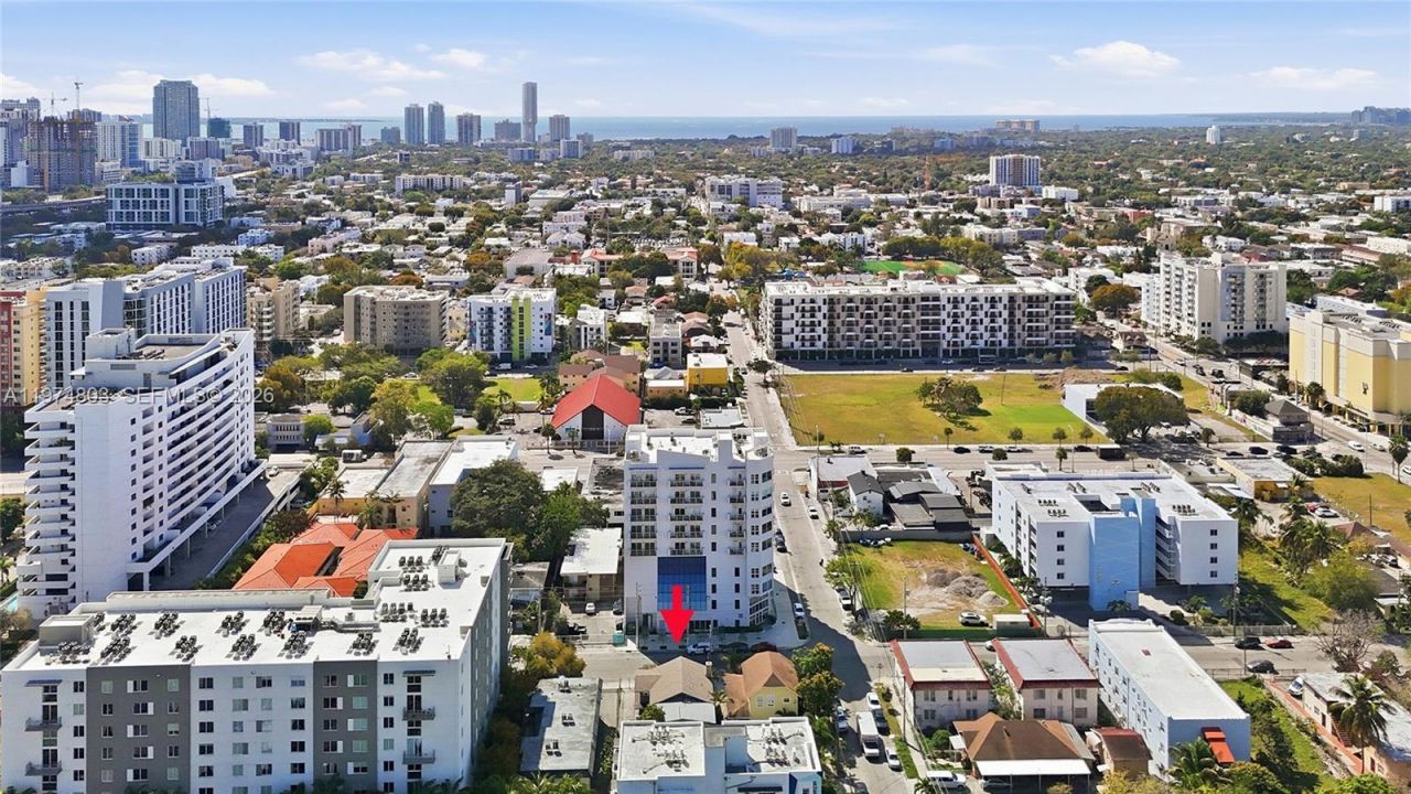 667 NW 1st St, Miami, FL 33128 Photo