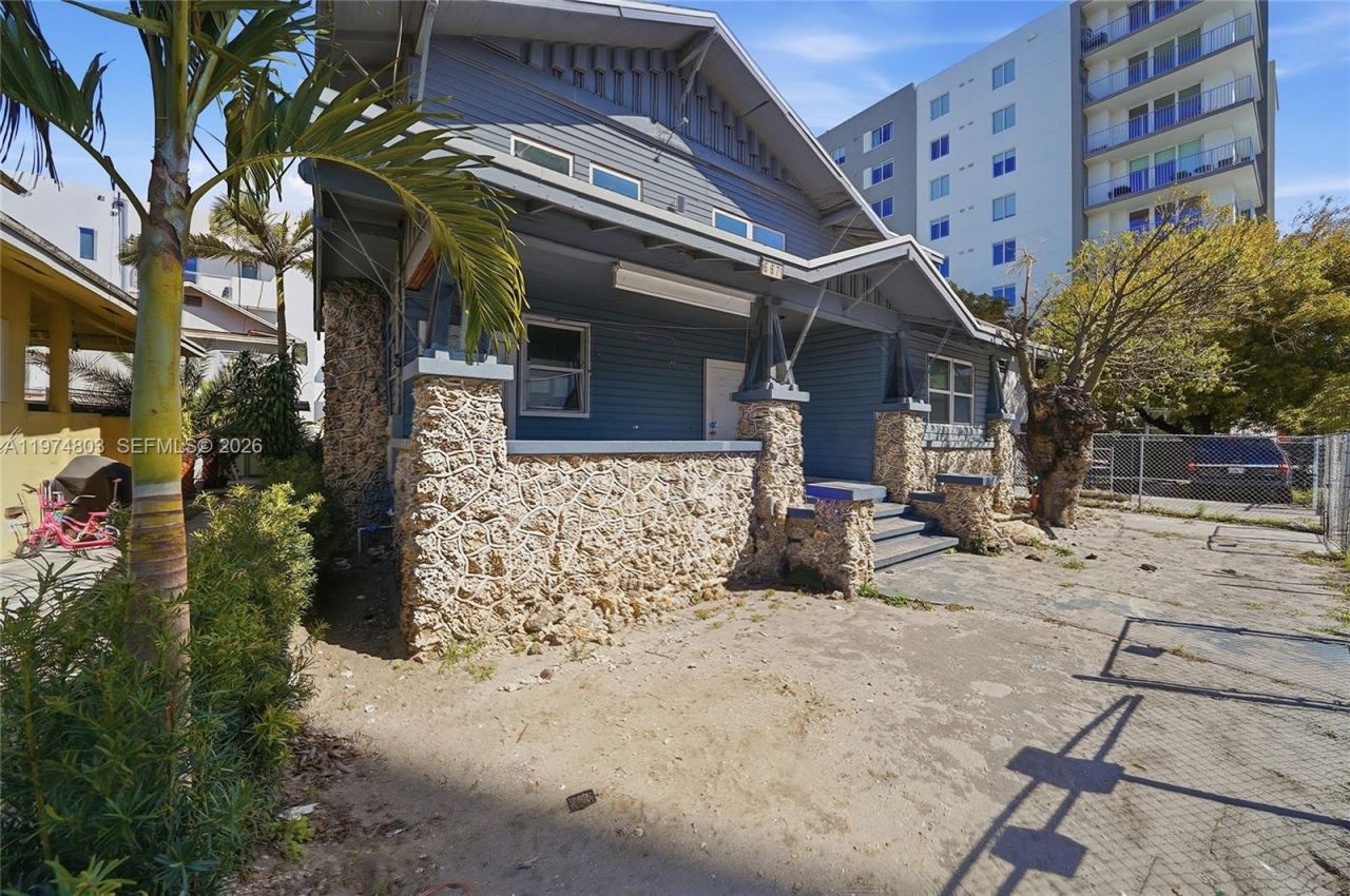 667 NW 1st St, Miami, FL 33128 Photo