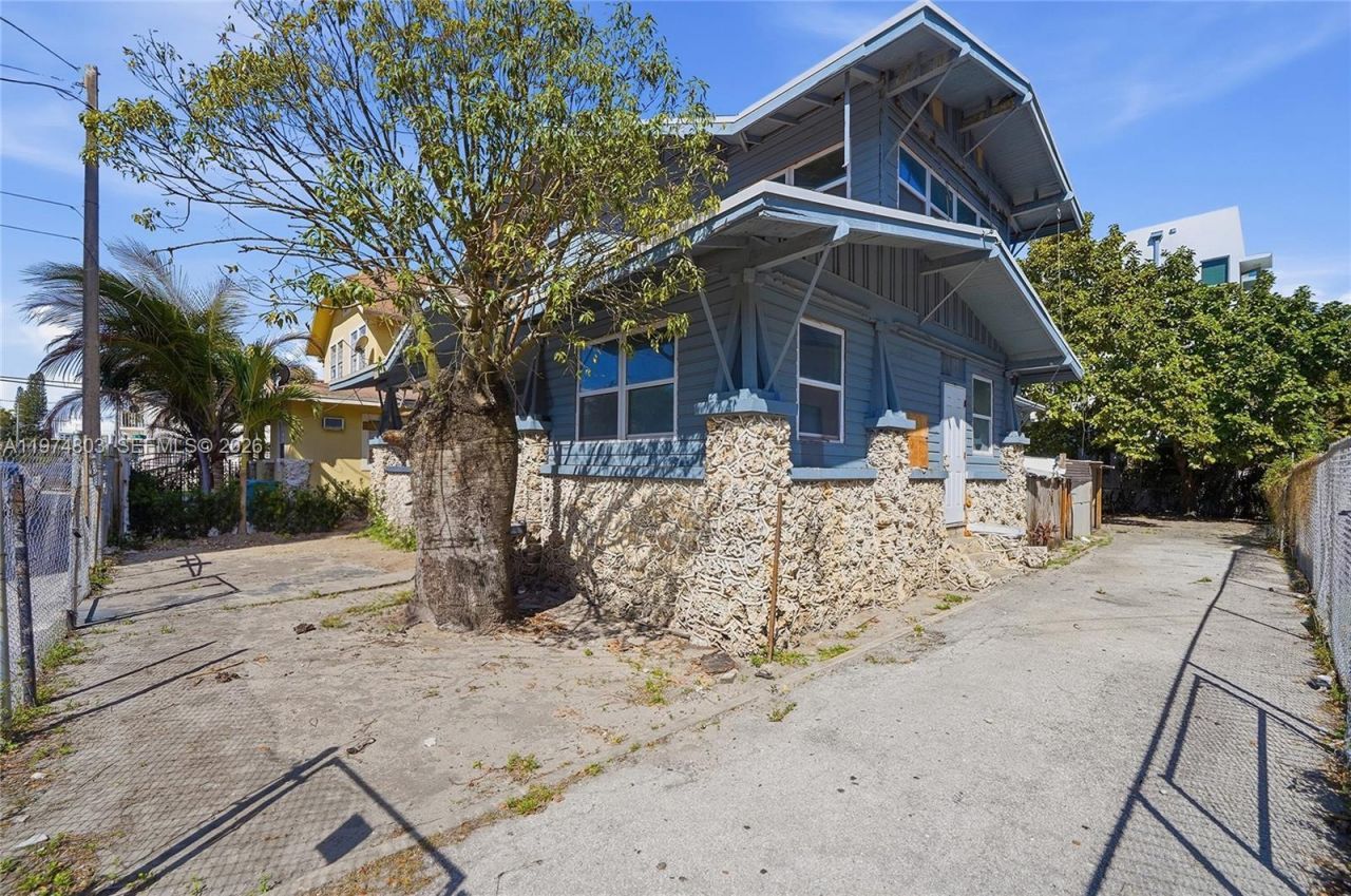 667 NW 1st St, Miami, FL 33128 Photo