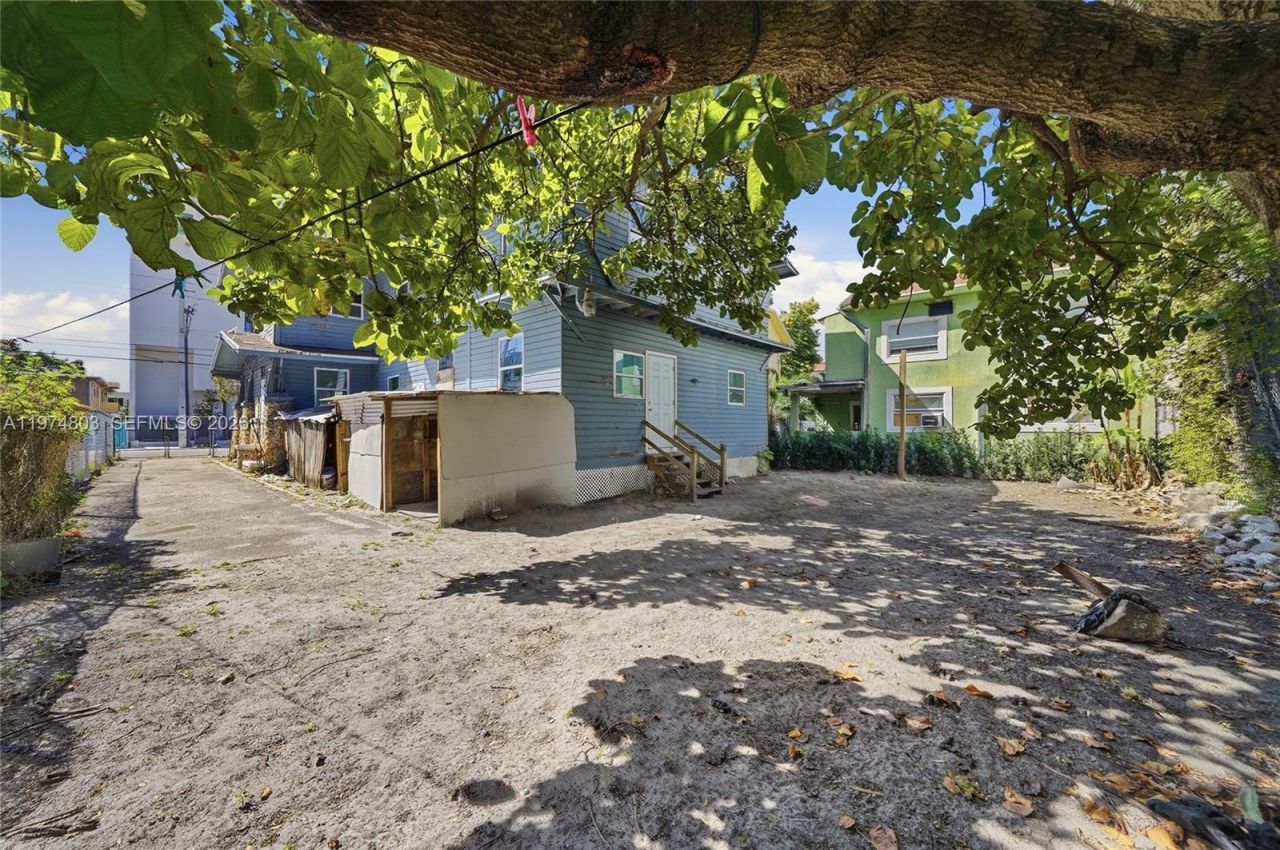 667 NW 1st St, Miami, FL 33128 Photo