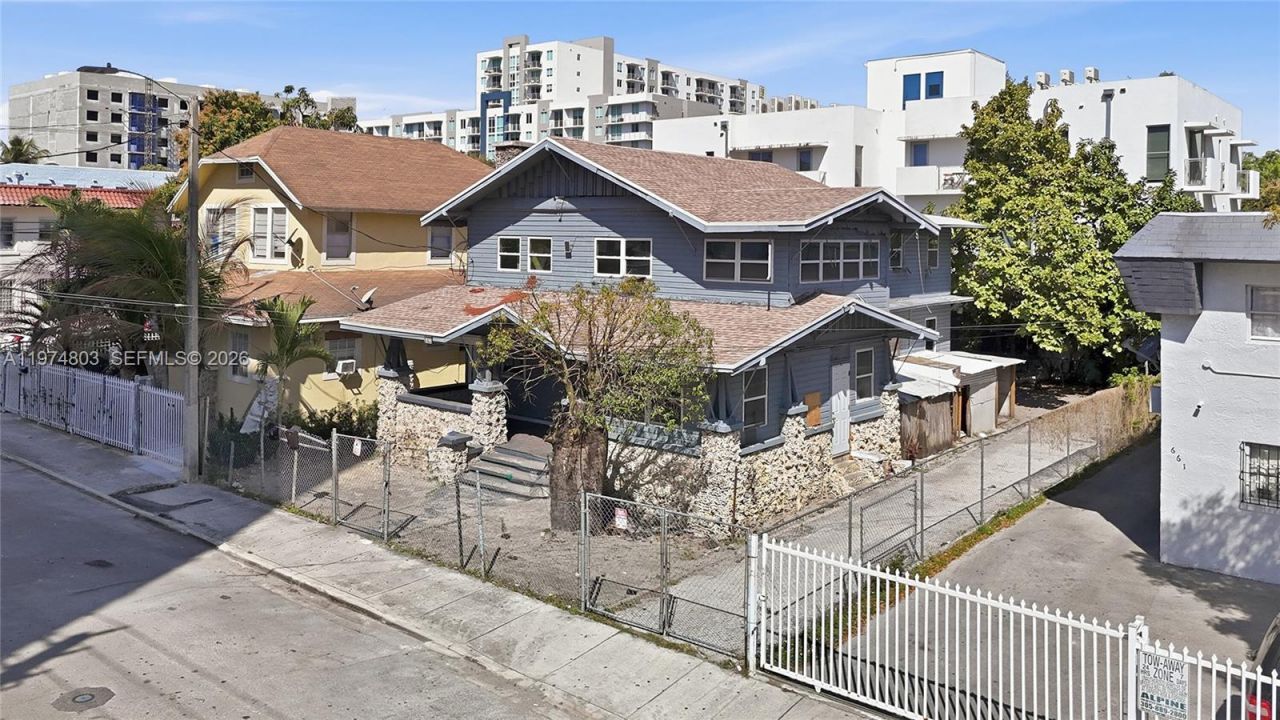 667 NW 1st St, Miami, FL 33128 Photo