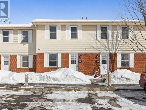 1963 Fairglen Mews, Unit 22, Ottawa, ON K1B5A5