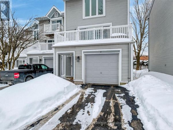 9 Forsyth Lane, Ottawa, ON K2H9H1