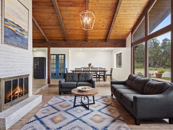 121 Merrywood LN, San Marcos, TX 78666