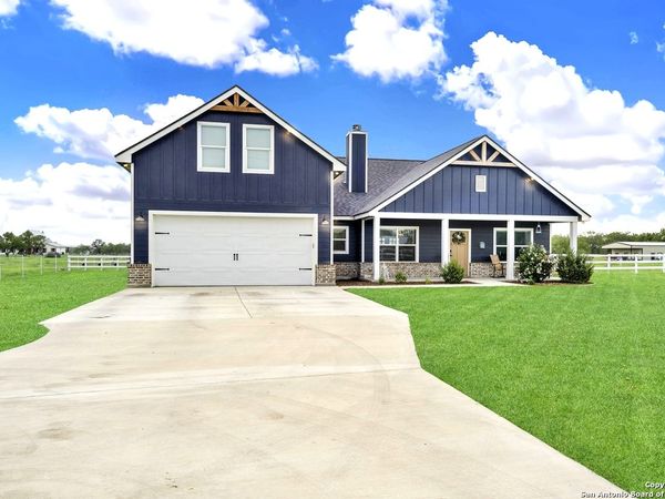 1474 County Road 342, La Vernia, TX 78121