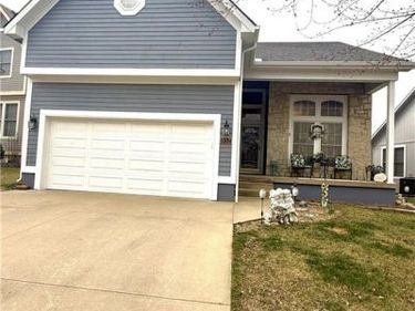 802 Redbud Drive, Paola, KS 66071