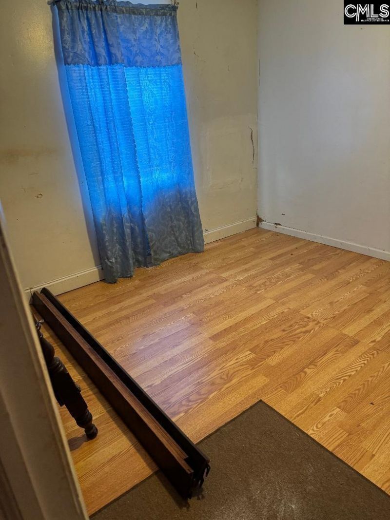 900 Cindy Drive  Photo 6