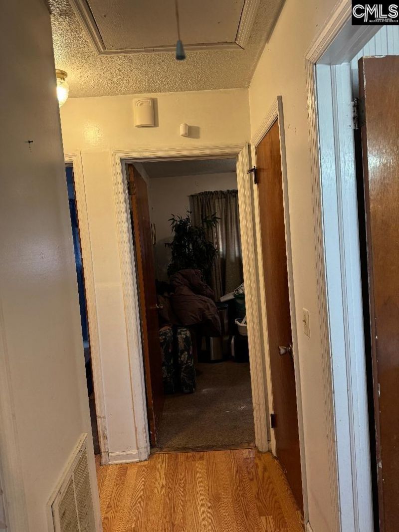 900 Cindy Drive  Photo 8