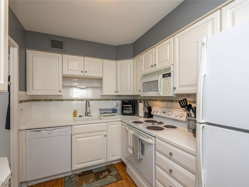 12520 Edgewater Drive , Unit 1609, Lakewood, OH 44107 Photo 13