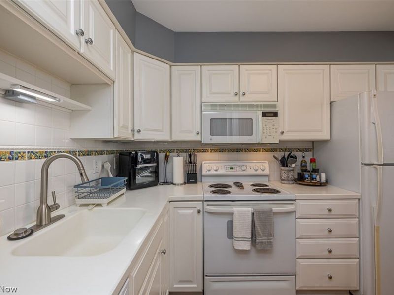 12520 Edgewater Drive , Unit 1609, Lakewood, OH 44107 Photo 15