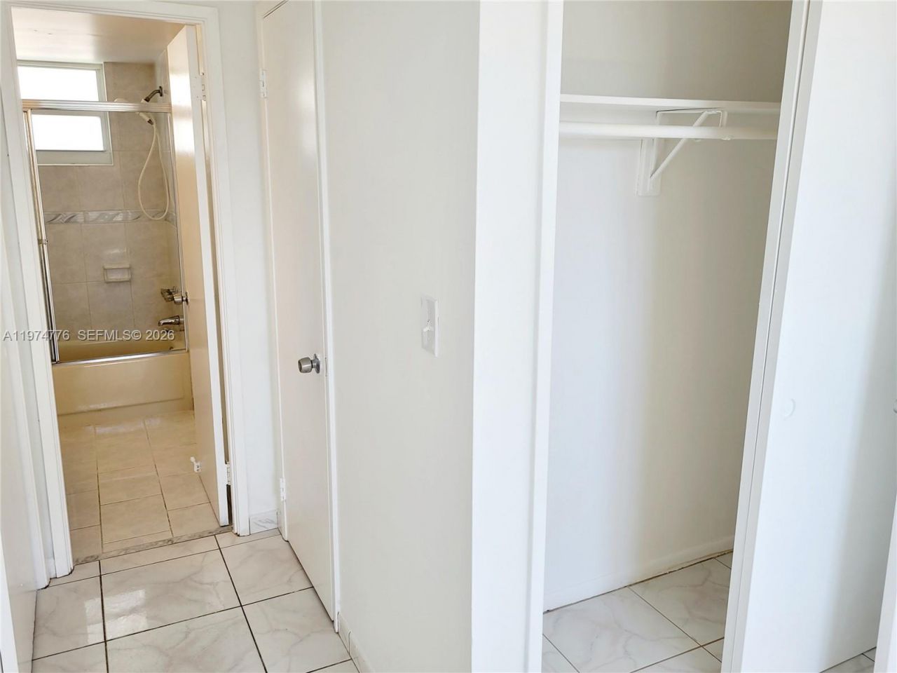 1700 NE 191st St , Unit 402, Miami, FL 33179 Photo