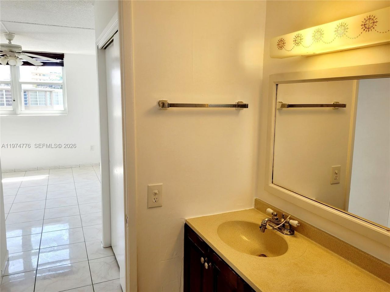 1700 NE 191st St , Unit 402, Miami, FL 33179 Photo