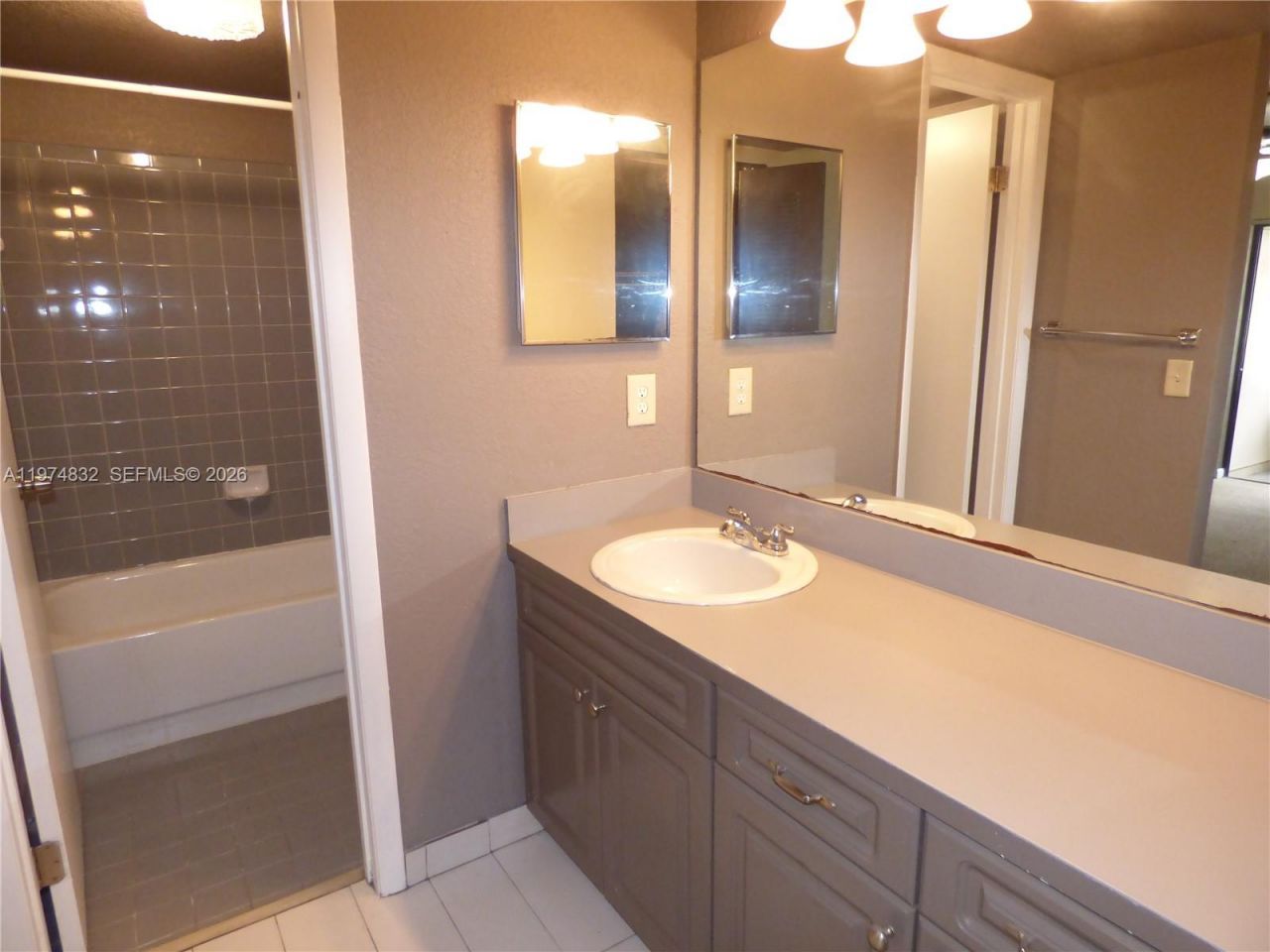 20140 NE 3rd Ct, Unit 1, Miami, FL 33179 Photo
