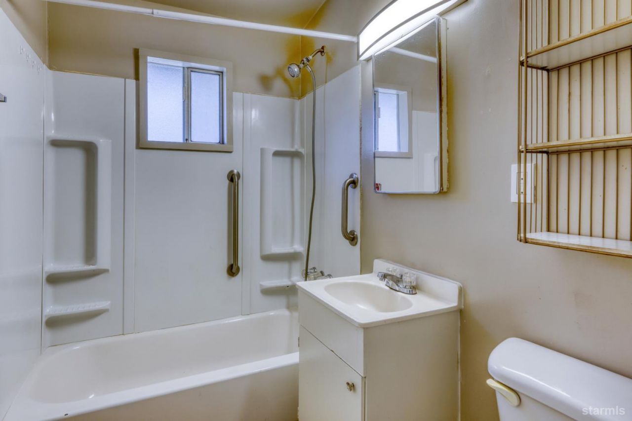 905 Lapham Drive, South Lake Tahoe, CA 96150 Photo