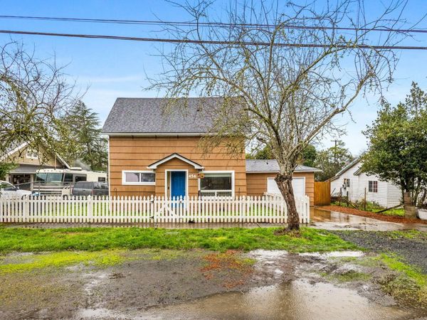 456 N Log Cabin Street, Independence, OR 97351