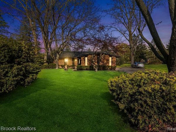 6207 NICHOLAS Drive , West Bloomfield Twp, MI 48322