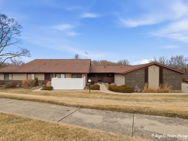 606 Waters Edge Drive , Unit A, McHenry, IL 60050