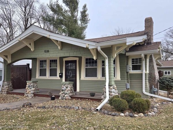 1038 S Starr Avenue, Burlington, IA 52601