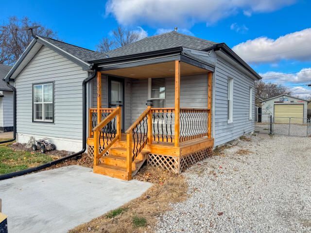 1806 Avenue C, Council Bluffs, IA 51501 Main Photo