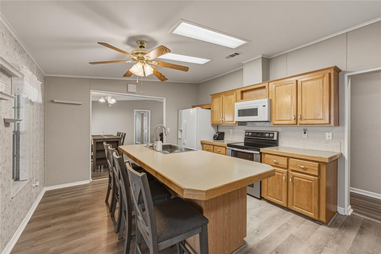 37410 Neukom Avenue, Zephyrhills, FL 33541 Photo