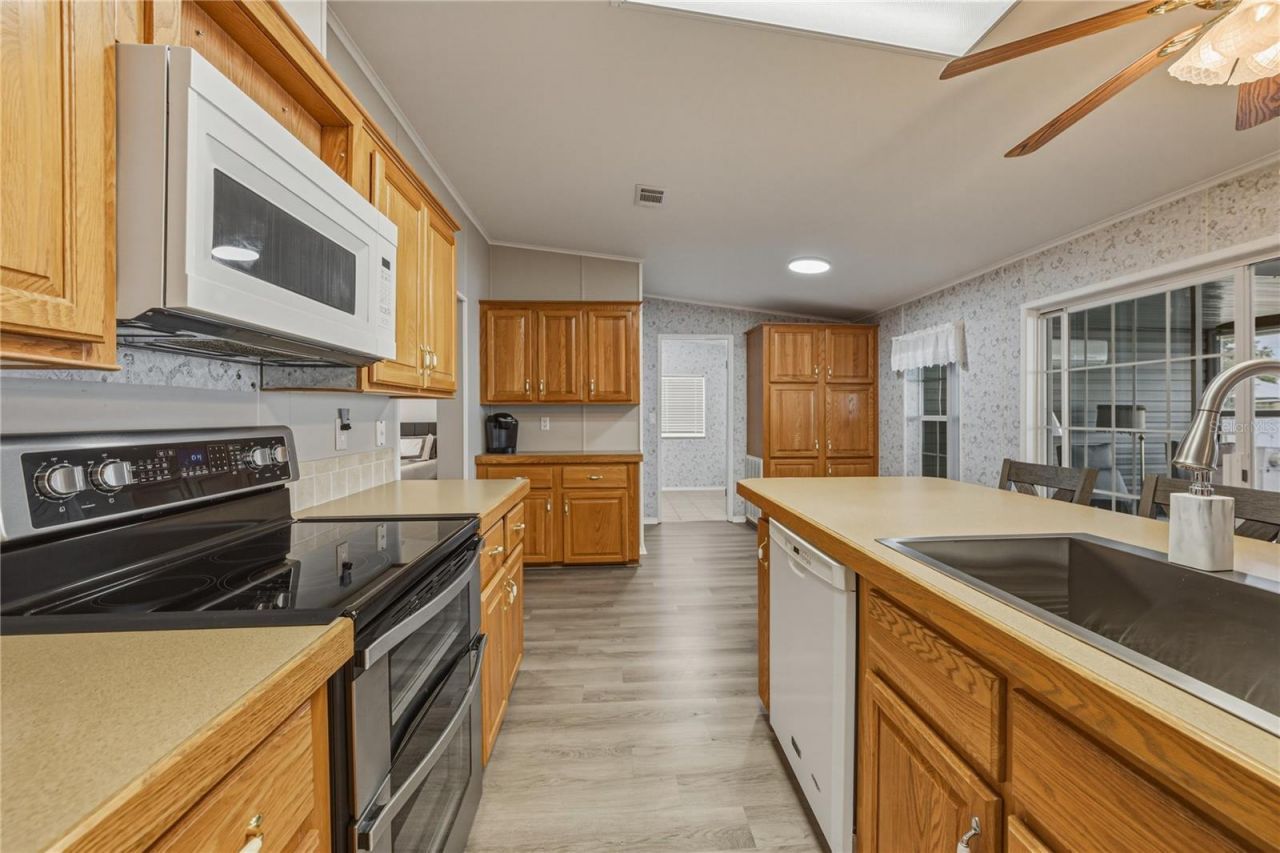 37410 Neukom Avenue, Zephyrhills, FL 33541 Photo