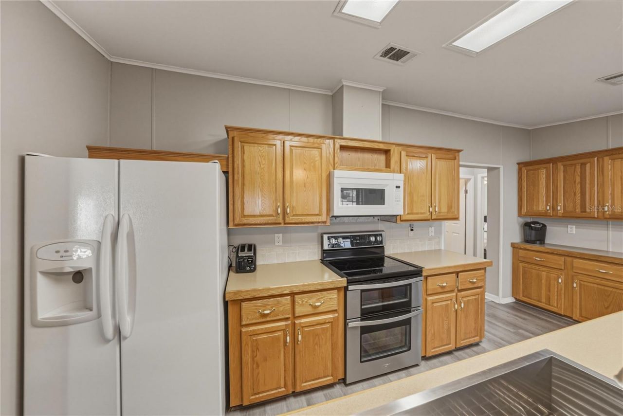 37410 Neukom Avenue, Zephyrhills, FL 33541 Photo