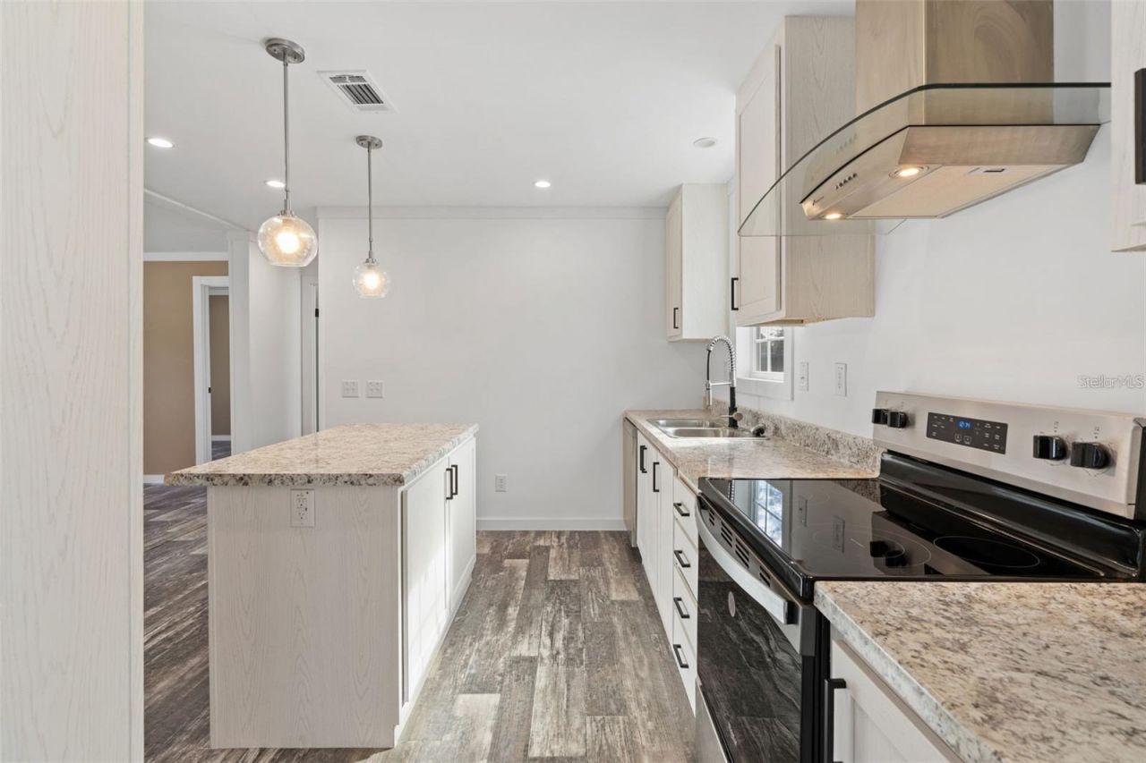 5234 Yellow Pine Street N, Saint Petersburg, FL 33709 Photo