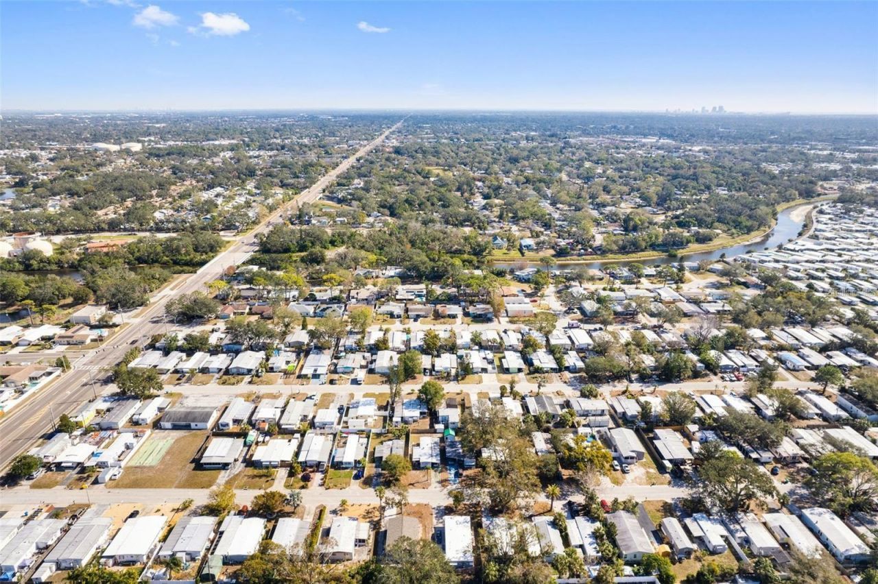 5234 Yellow Pine Street N, Saint Petersburg, FL 33709 Photo