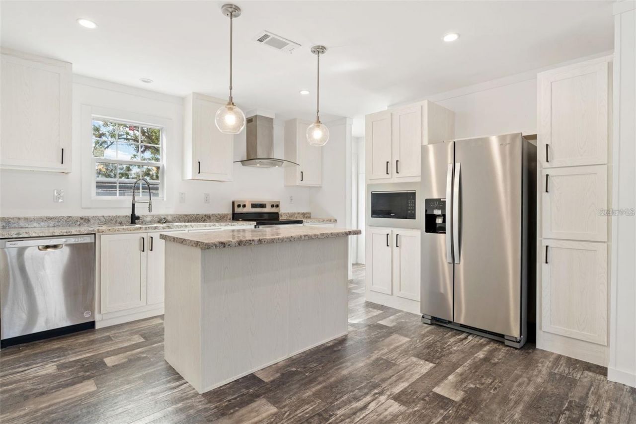 5234 Yellow Pine Street N, Saint Petersburg, FL 33709 Photo