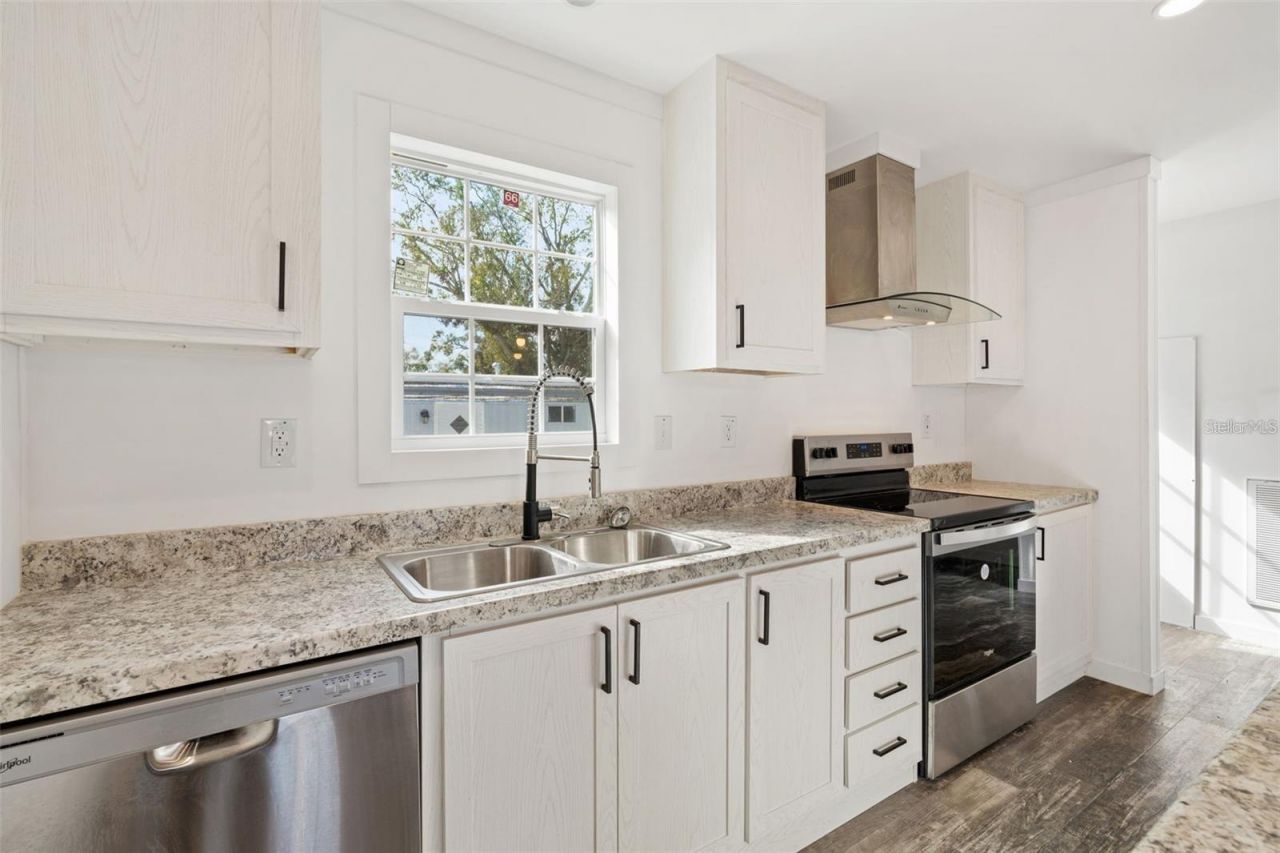 5234 Yellow Pine Street N, Saint Petersburg, FL 33709 Photo