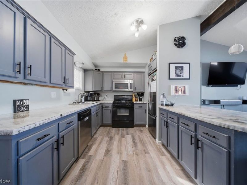 9185 Milford Drive , Northfield, OH 44067 Photo 6