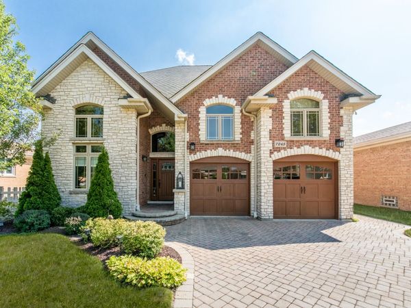 7245 W Lee Street , Niles, IL 60714