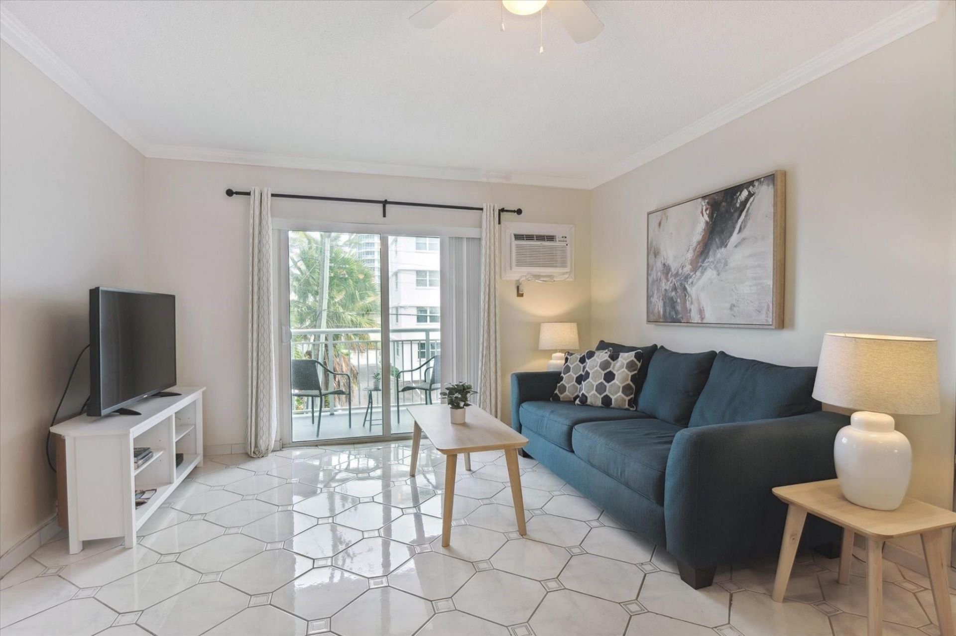 720 Orton Avenue, Unit 206, Fort Lauderdale, FL 33304 Photo