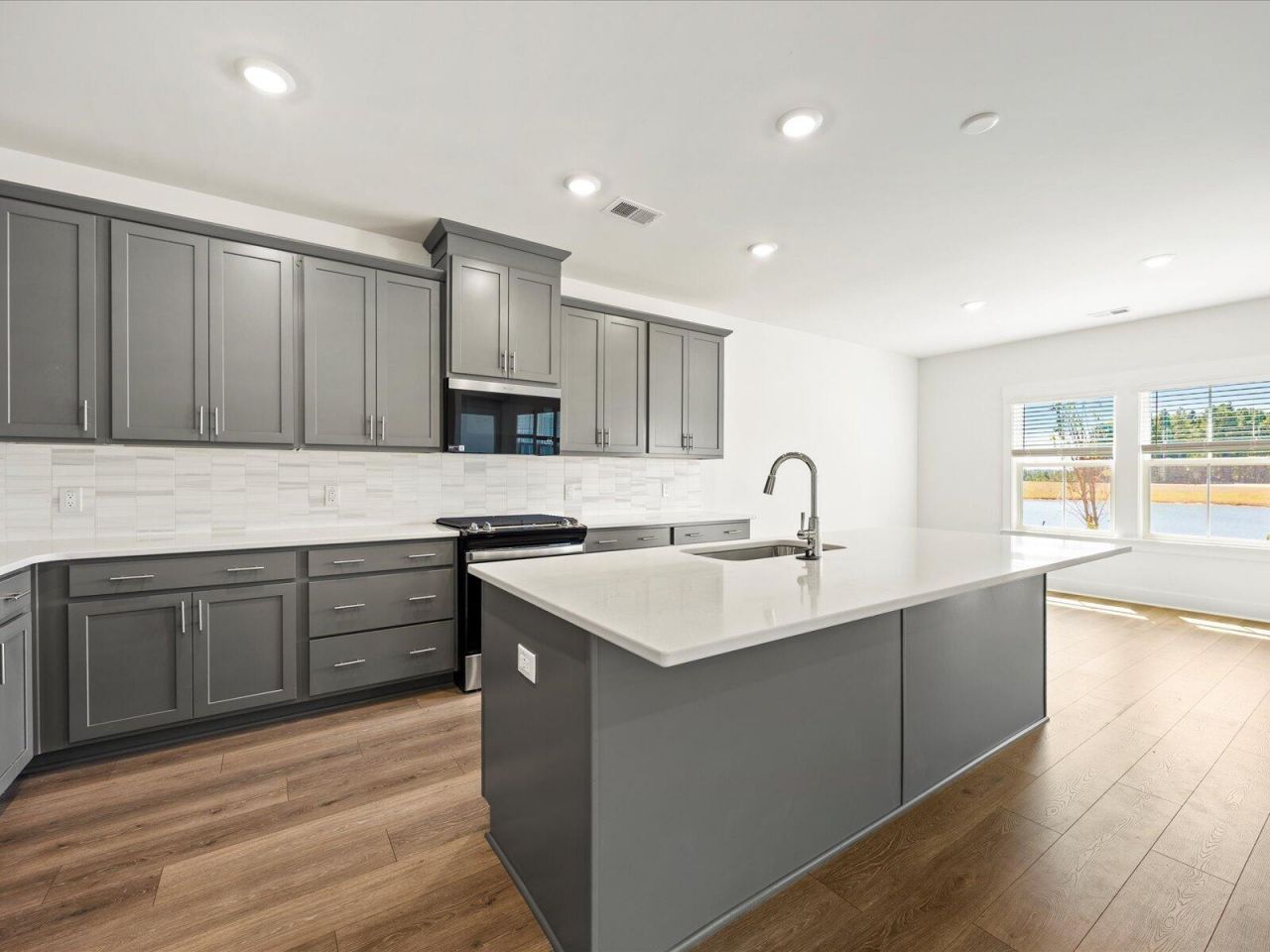 402 Radiant Blue Way Photo 2