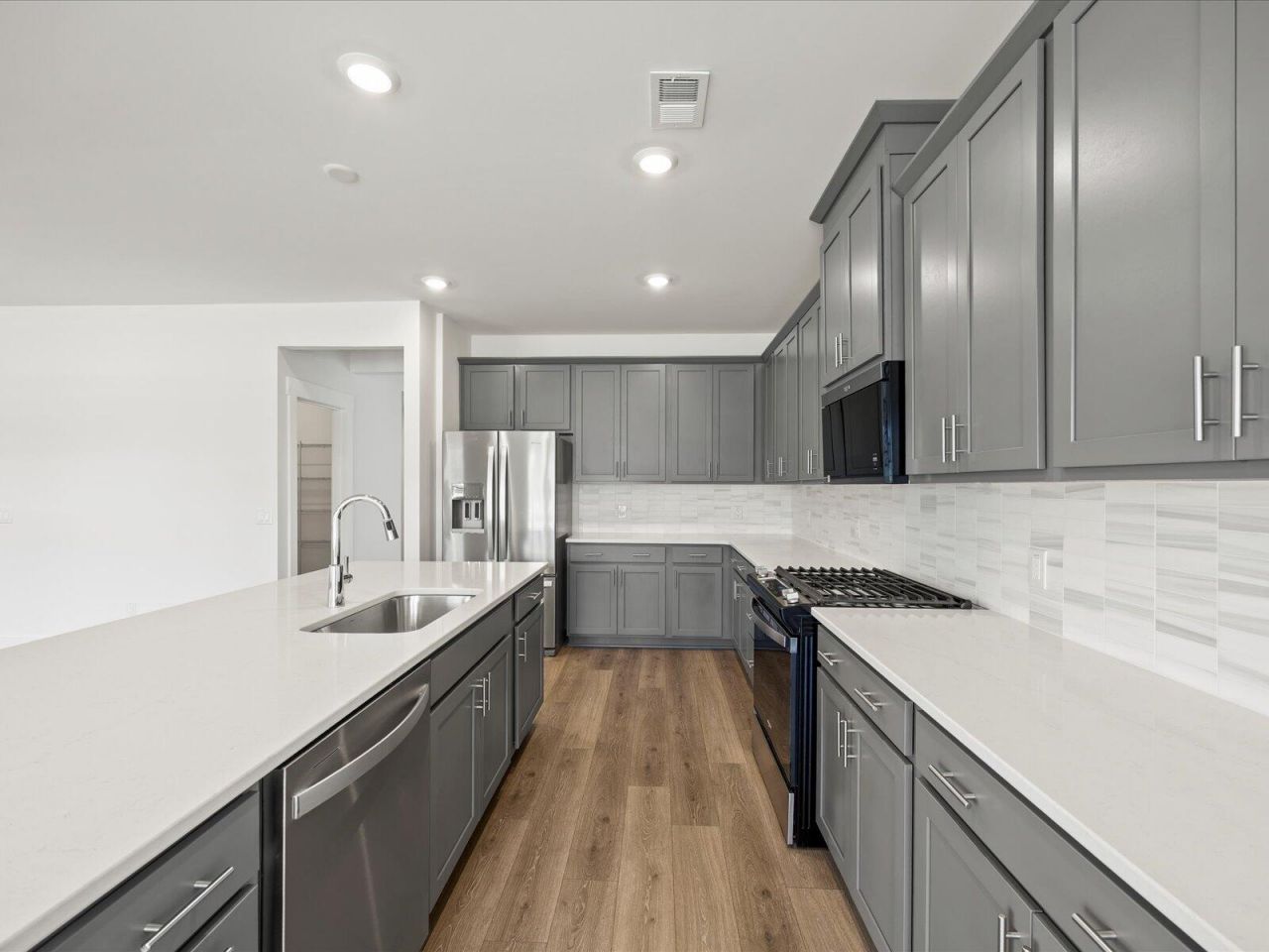 402 Radiant Blue Way Photo 7