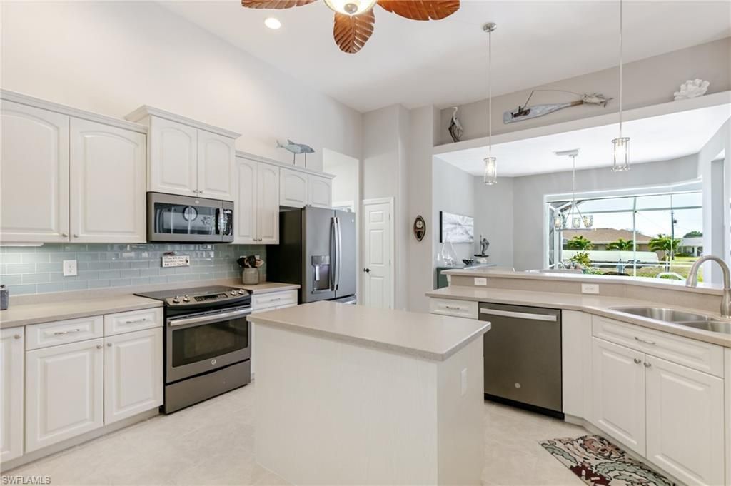 1404 SE 13th Ter, Cape Coral, FL 33990 Photo