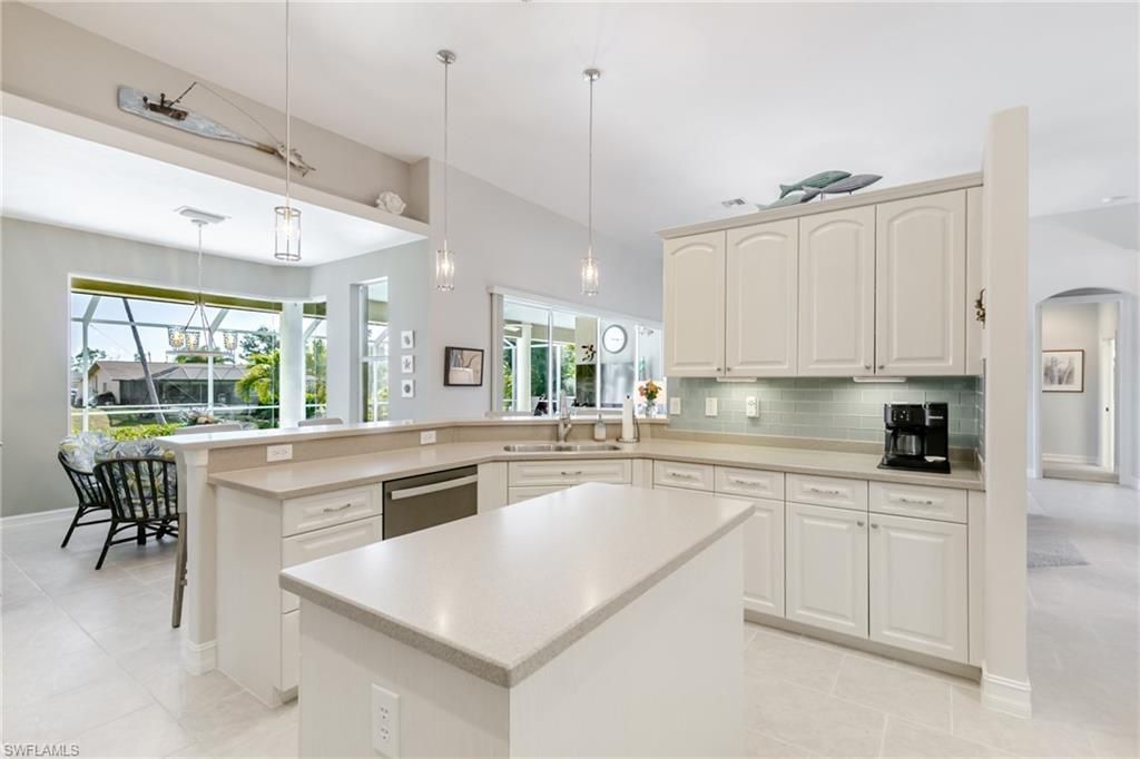 1404 SE 13th Ter, Cape Coral, FL 33990 Photo